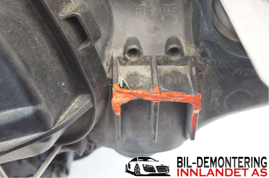Frontlykt høyre halogen til BMW 1-Serie 2004-2011 (E81/E82/E87/E88) (E81/E82/E87/E88) (63 11 7 159 302|)