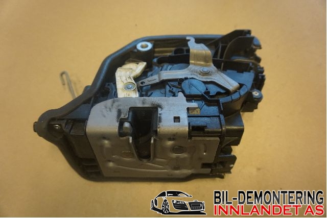Låsekasse venstre til BMW 2-Serie 2014-2021 (F22/F23) (F22/F23) (51 21 7 281 931|)