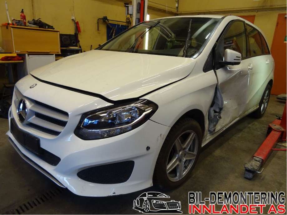 Ruteheis høyre foran til Mercedes B-Klasse, 2011-2018 (W246) (W246) (A 246 720 02 79)