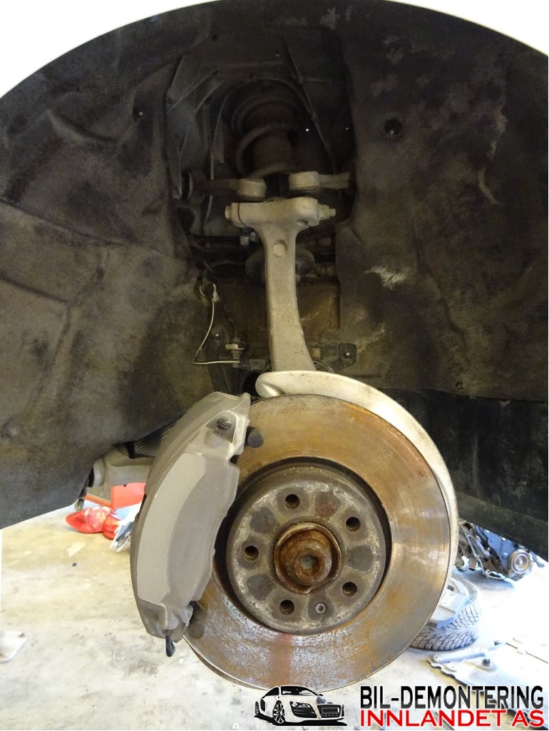 Bremsecaliper høyre foran til Audi A4 2015-2019 (Type V, Fase 1) (B9) (B9) (AUDI|8W0 615 108 D|)
