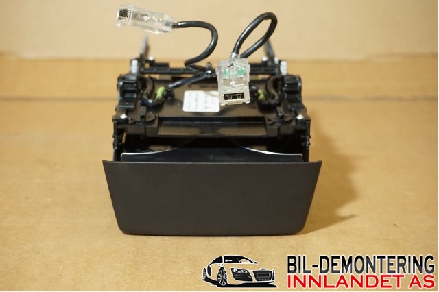Dashbord koppholder til Tesla Model X 2016-->>  (TESLA||108667000B)