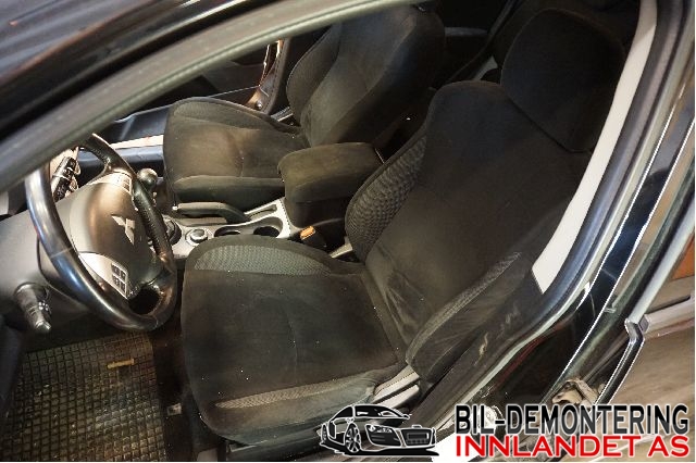 Sete foran venstre til Mitsubishi Outlander, 2007-2010 (Type II, Fase 1)  (MITSUBISHI|)