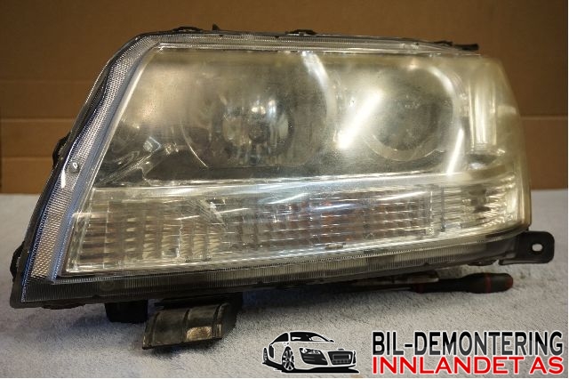 Frontlykt venstre xenon til Suzuki Grand Vitara 2005-2015 (Type III)  (SUZUKI|35320-65JB1|)