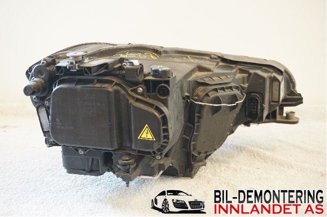Frontlykt venstre halogen til VW Golf Sportsvan 2014-2018  (VOLKSWAGEN|517 941 751 B||90056238)