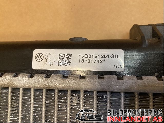 Radiator (automat gir) til VW Golf Sportsvan 2014-2018  (VOLKSWAGEN||5Q0 121 251 GD)