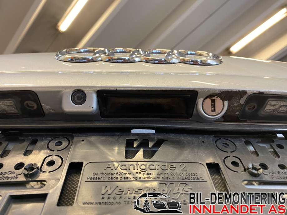 Bakluke sedan til Audi A8 2003-2010 (Type II)  (AUDI|4E0 827 023 A|)