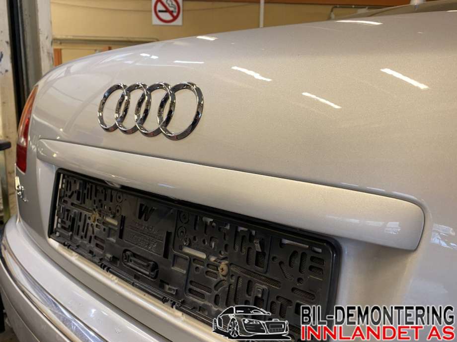 Bakluke sedan til Audi A8 2003-2010 (Type II)  (AUDI|4E0 827 023 A|)