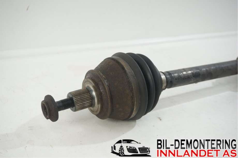 Drivaksel venstre foran til Audi A8 2003-2010 (Type II)  (AUDI|4E0 407 271 N|4E0 407 451 X|)