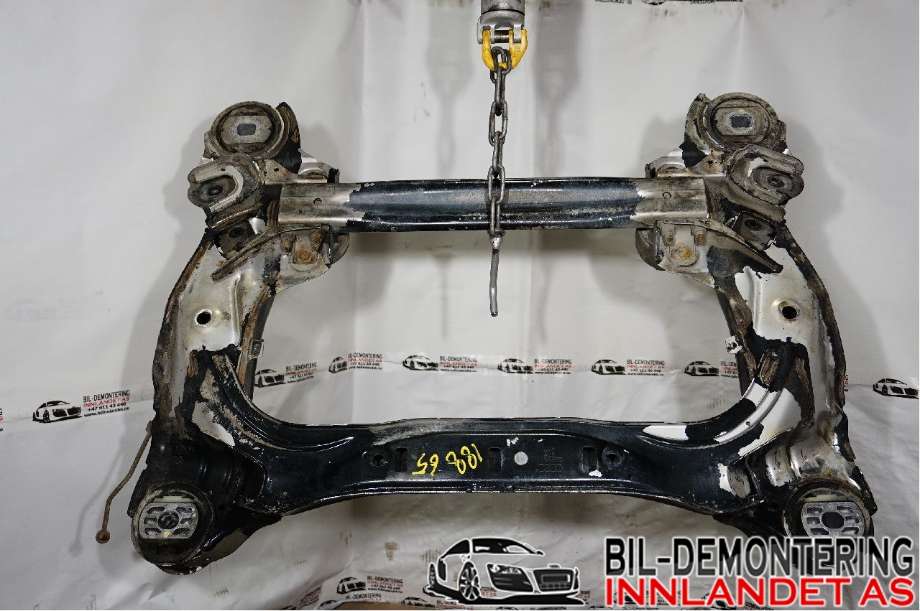 Travers foran hoved til Audi A8, 2003-2010 (Type II)  (AUDI|4E0 399 313 D)