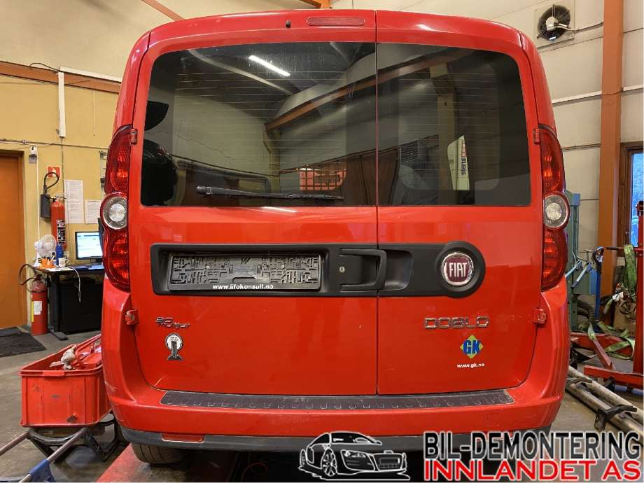 Støtfanger bak til Fiat Doblo, 2010-->> (Type II)  (FIAT|735512760)