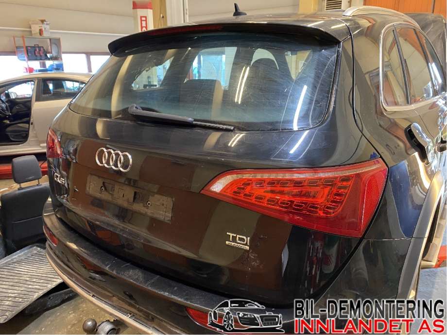 Bakluke til Audi Q5 2008-2012 (Type I, Fase 1)  (AUDI|8R0 827 023 C|)