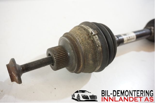 Drivaksel venstre foran til Audi Q5 2008-2012 (Type I, Fase 1)  (AUDI|8R0 407 271 C||8R0 427 271 C)