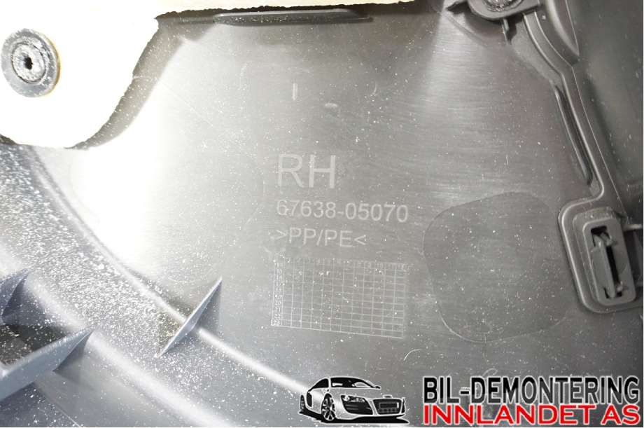 Dørtrekk høyre til Toyota Avensis 2015-2019 (Type III, Fase 2)  (TOYOTA|6763005C1023|)