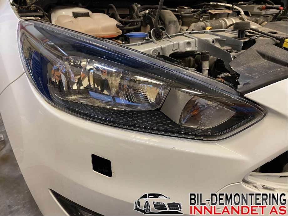 Frontlykt høyre halogen til Ford Focus 2014-2018 (Type III, Fase 2) (FORD|F1EB-13W029-ED|)