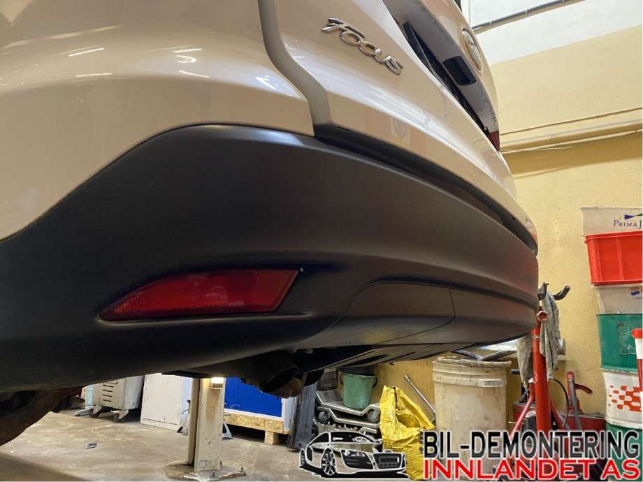 Støtfanger bak til Ford Focus 2014-2018 (Type III, Fase 2) (FORD|BM51-17866AC|BM51-17865-ADXWAA|BM51-17864-AEXWAA)