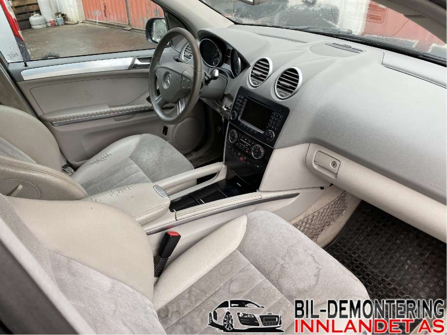 Dashbord til Mercedes ML, 2005-2011 (W164) (W164) (MERCEDES|A 164 860 08 05)