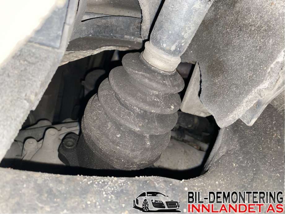 Drivaksel høyre foran til Audi A6 2008-2011 (Type III, Fase 2) (C6) (C6) (AUDI|4F0 407 272 J|4F0 407 452 X|)