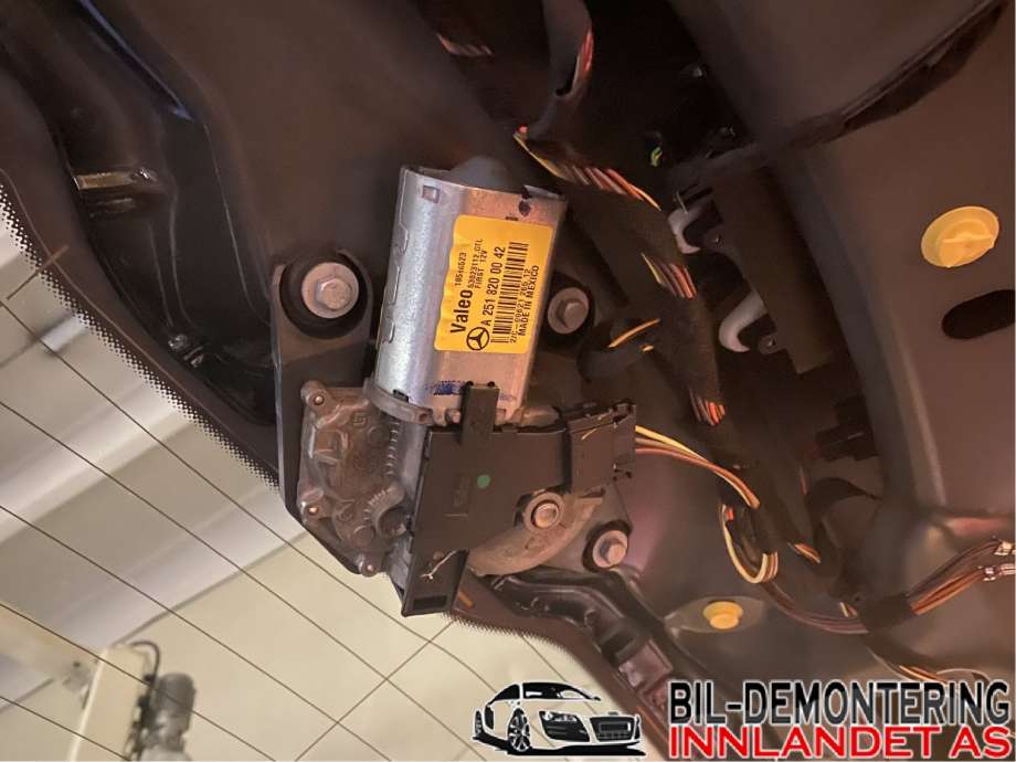 Viskermotor bakrute til Mercedes ML, 2011-2015 (Fase 1) (W166) (W166) (MERCEDES|A 251 820 00 42)