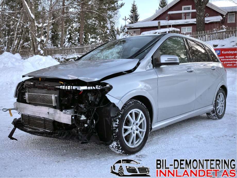 Radiator (automat gir) til Mercedes B-Klasse, 2011-2018 (W246) (W246) (MERCEDES|A 246 500 07 03)