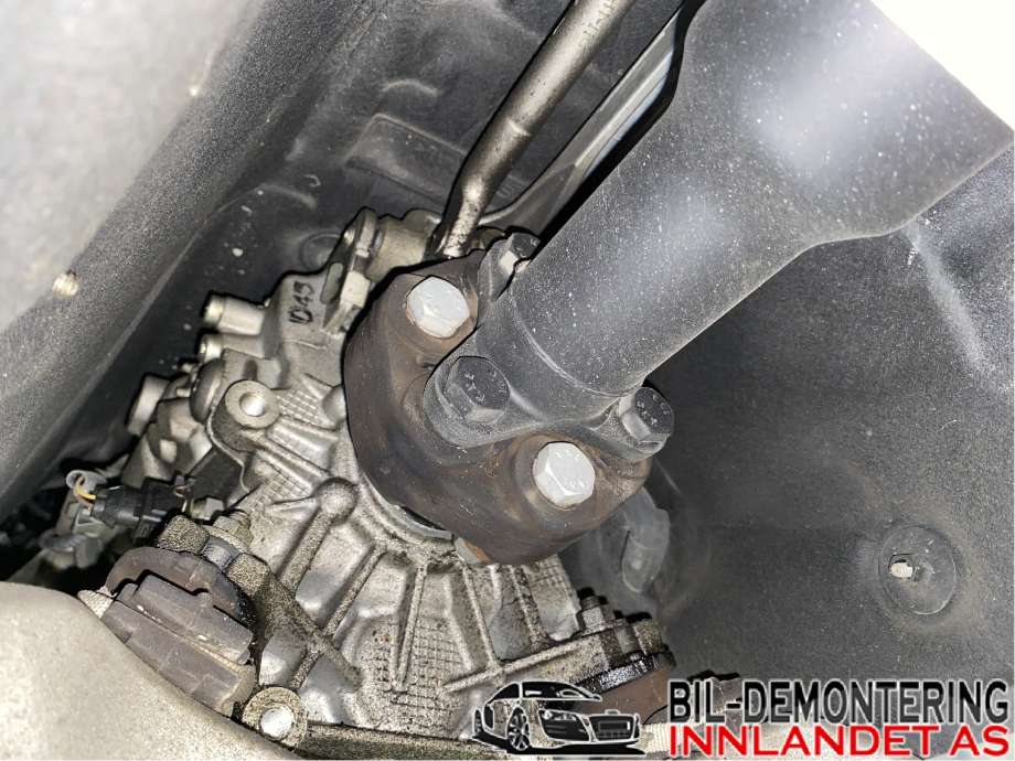 Mellomaksel til BMW 3-Serie, 2012-2018 (F30/F31/F34) (F30/F31/F34) (BMW|26 10 7 609 361)