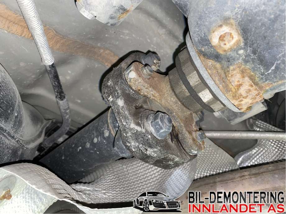 Mellomaksel til BMW 3-Serie 2012-2018 (F30/F31/F34) (F30/F31/F34) (BMW|26 10 7 609 361|)