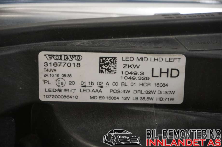 Frontlykt venstre halogen til Volvo V40 2012-2019  (VOLVO|31677026||31677018)