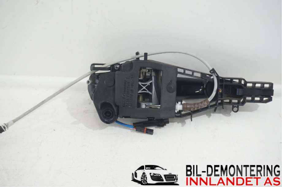 Dørhåndtak utv venstre foran til BMW 1-Serie 2015-2019 (Fase 2) (F20/F21) (F20/F21) (BMW|51 21 7 242 569|51 21 0 445 185|51217297749)