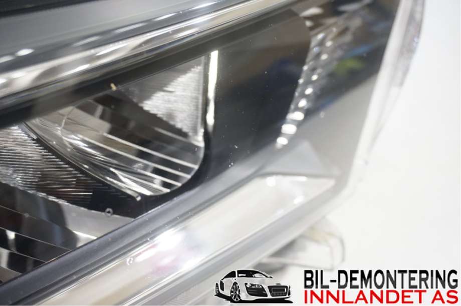 Frontlykt høyre halogen til Toyota RAV4 2019-->> (Type V)  (TOYOTA|8114542841|)