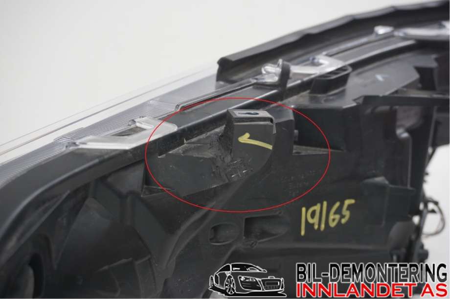Frontlykt høyre halogen til Toyota RAV4 2019-->> (Type V)  (TOYOTA|8114542841|)