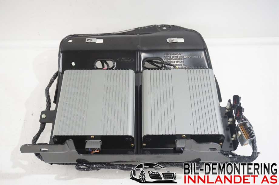 Bilstereo forsterker til Ford Mustang 2005-2014  (FORD (US)||VP5R3F-18T806-A|4R3T-18T806-A)