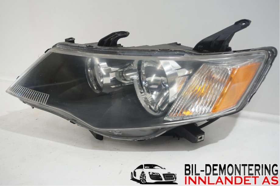 Frontlykt venstre halogen til Mitsubishi Outlander 2007-2010 (Type II, Fase 1)  (MITSUBISHI|8301A159|)