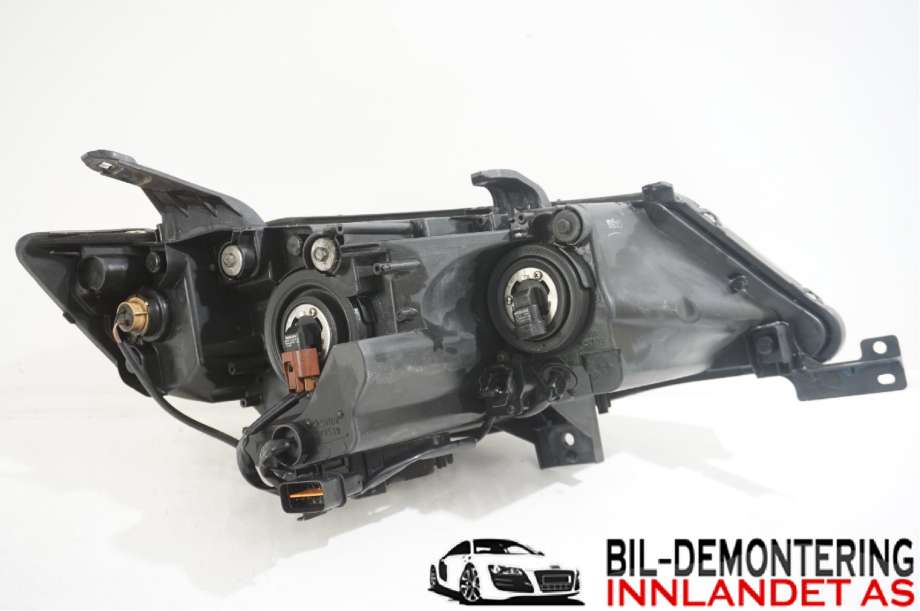 Frontlykt venstre halogen til Mitsubishi Outlander 2007-2010 (Type II, Fase 1)  (MITSUBISHI|8301A159|)