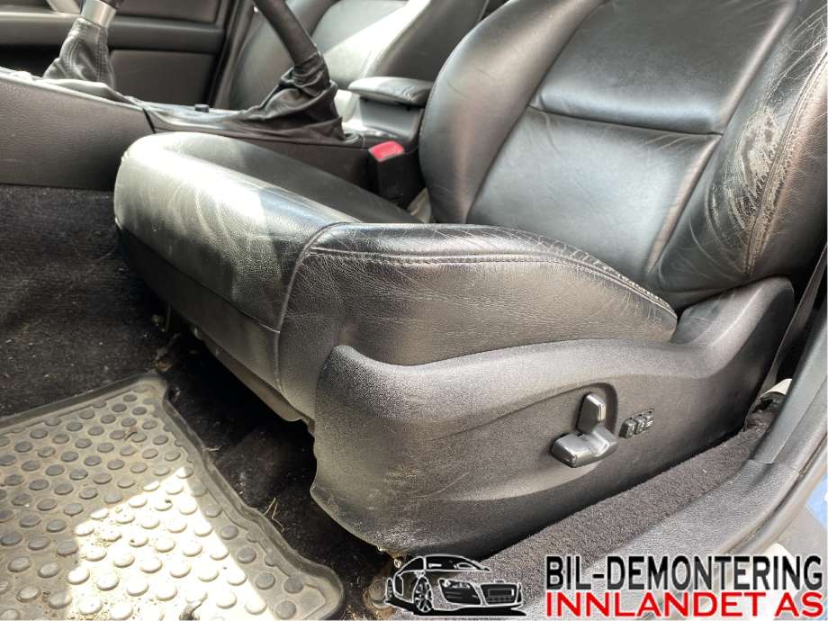 Sete foran venstre til Subaru Outback 2007-2009 (Type III, Fase 2)  (SUBARU|64102AG090|)