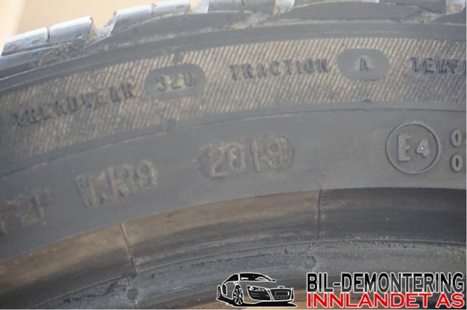 Dekk til Mercedes E-Klasse 2002-2006 (Fase 1) (W211) (W211) (MERCEDES||245/40R18)