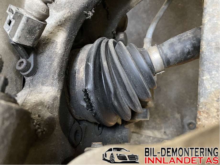 Drivaksel høyre foran til Audi A4 2007-2014 (Type IV) (B8) (B8) (AUDI|8K0 407 271 P|8K0 407 451 FX|)