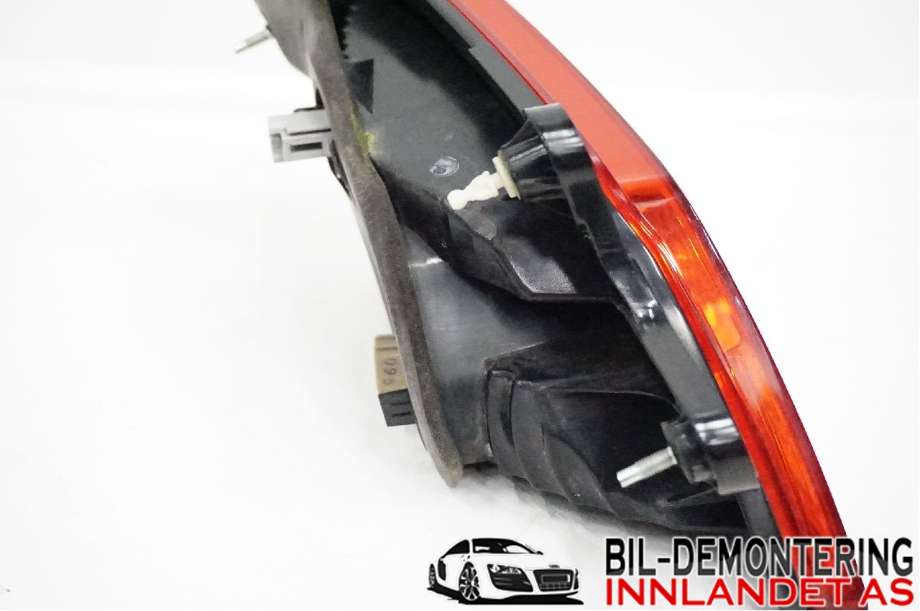Baklykt høyre indre til Subaru Outback 2009-2014 (Type IV) (SUBARU|84912AJ250|)