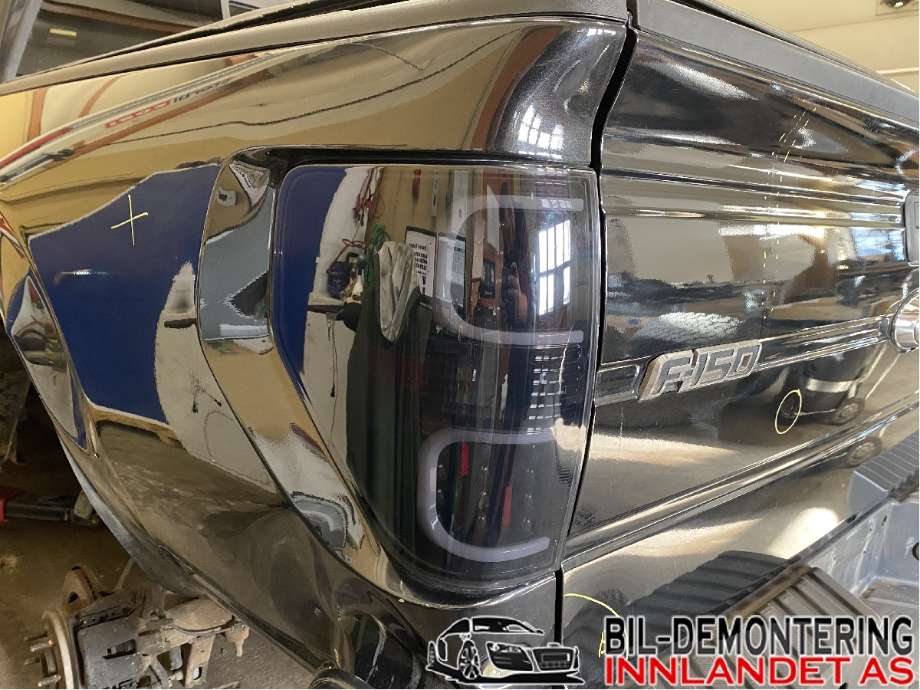 Baklykt venstre til Ford F-150 Raptor 2010-2016 (P415) (P415) (FORD (US)|BL3Z-13405-AB|)