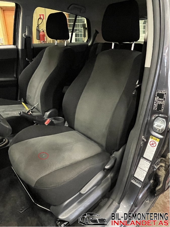 Sete foran venstre til Toyota Urban Cruiser, 2009-2014  (TOYOTA|7102052U11B0)