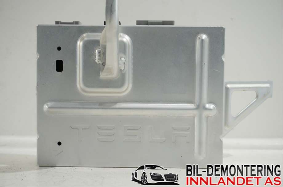 Bilstereo forsterker til Tesla Model 3, 2018-2023 (Fase 1)  (TESLA|)
