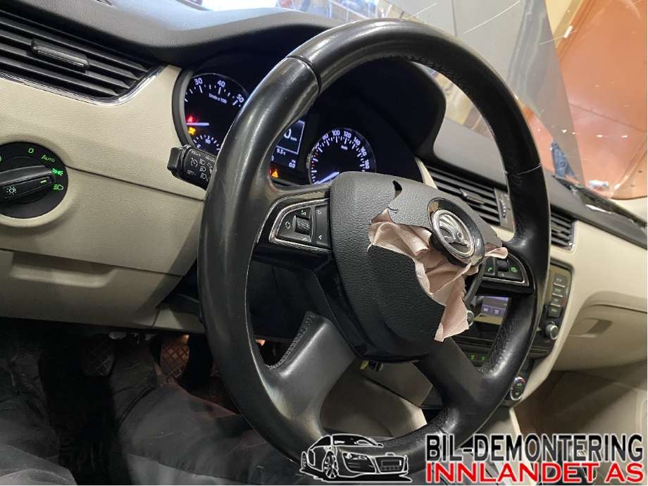 Ratt til Škoda Octavia 2013-2016 (Type III, Fase 1) (SKODA|5E0 419 091 AC|)