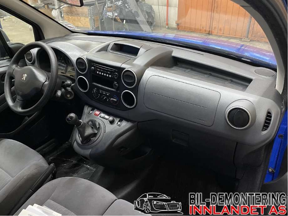 Dashbord til Peugeot Partner 2008-2015 (Type II, Fase 1) (PEUGEOT|8231 YF|16 139 519 ZD|)