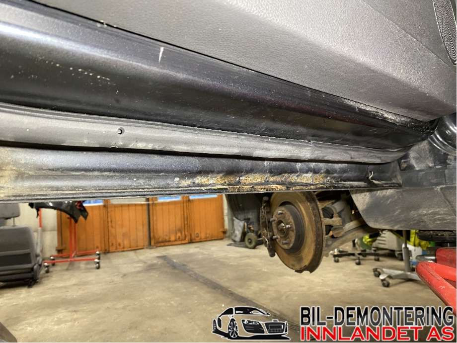 Dør venstre foran til Ford Kuga 2008-2012 (Type I) (FORD|P8V41-S20125-AC|)