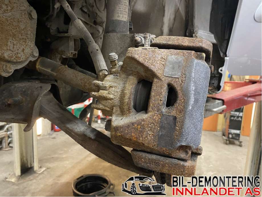 Bremsecaliper venstre foran til Peugeot Partner, 2015-2019 (Type II, Fase 2)  (PEUGEOT|16 517 552 80)