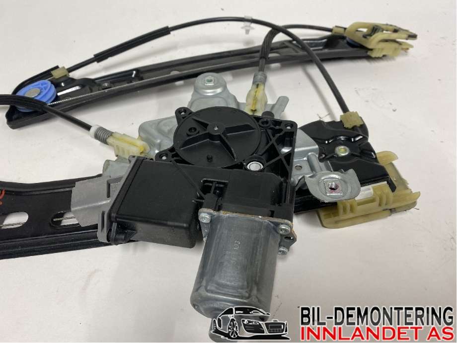 Ruteheis høyre til Nissan Navara 2010-2015 (Fase 2) (D40) (D40) (NISSAN|807014X00E||96435-102)
