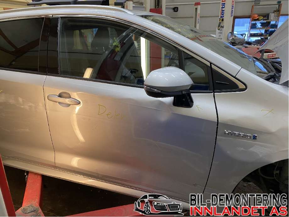 Låsekasse høyre til Toyota Corolla, 2019-->>  (TOYOTA HYBRID|6903002511)