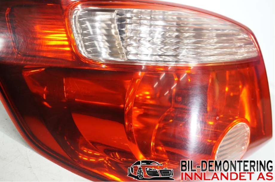 Baklykt venstre til Mitsubishi Outlander 2003-2006 (Type I)  (MITSUBISHI|8330A047|220-87685)