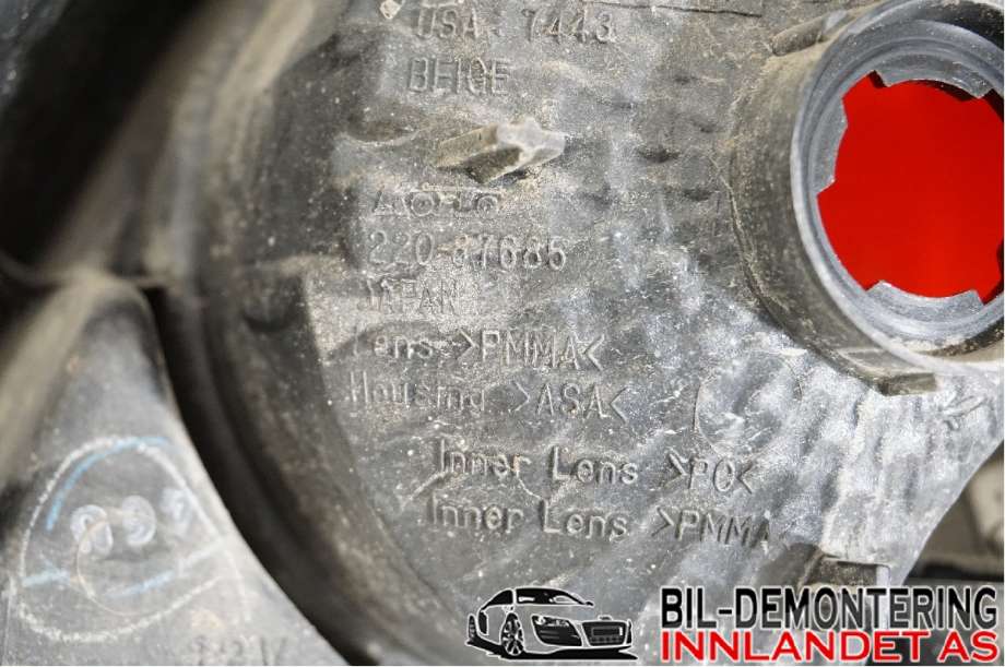 Baklykt venstre til Mitsubishi Outlander 2003-2006 (Type I)  (MITSUBISHI|8330A047|220-87685)