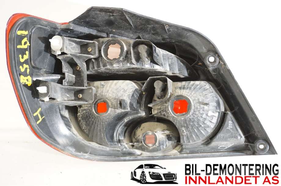 Baklykt høyre til Mitsubishi Outlander 2003-2006 (Type I)  (MITSUBISHI|8330A048|220-87685)