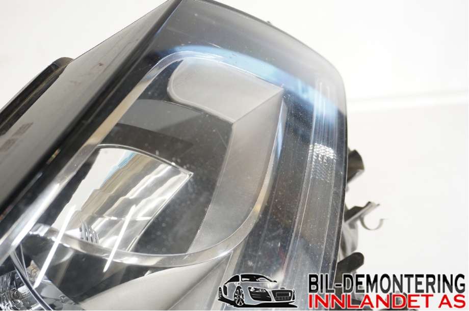 Frontlykt høyre halogen til Audi Q5 2008-2012 (Type I, Fase 1)  (AUDI|8R0 941 030 L|8R0941030L|)
