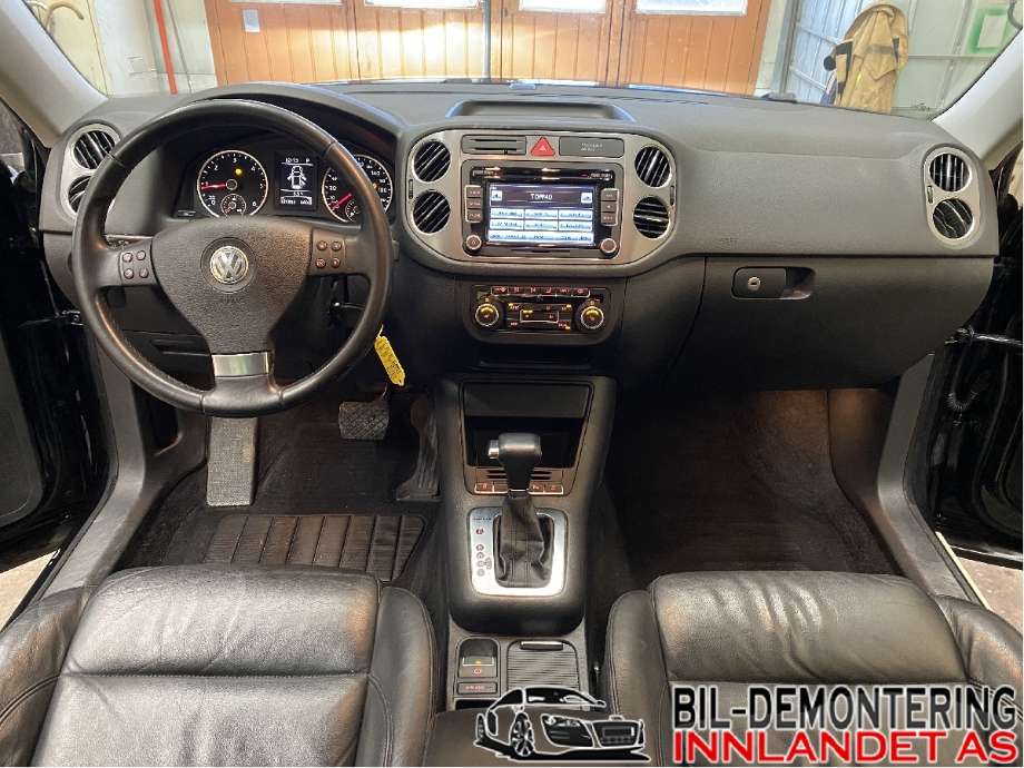 Dashbord til VW Tiguan, 2007-2011 (Type I, Fase 1)  (VOLKSWAGEN|5N1 857 001 E)